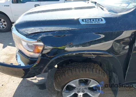 2019 Ram 1500 Laramie 4X4 5'7 Box z USA, uszkodzony, nr VIN 1C6SRFJT4KN546016